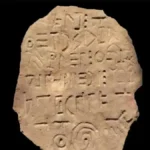 La misteriosa tablilla hallada en Europa con un lenguaje desconocido