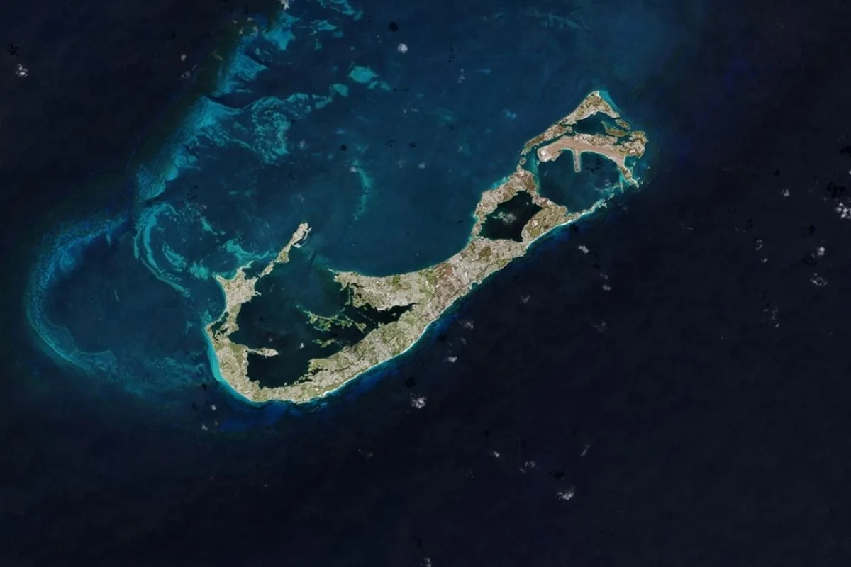 Una capa rocosa oculta bajo las Bermudas explica un misterioso abombamiento en la corteza oceánica.